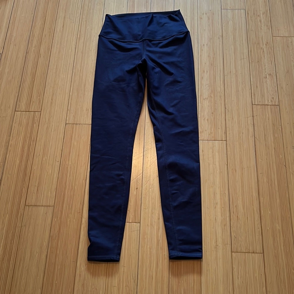 Alo airbrush full length leggings in dark blue